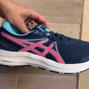 Asics Running Shoes size 8 NWT